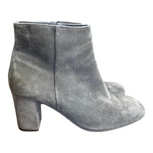 Eric Michael Gray Suede Chunky Heel Ankle Boots Size 6
